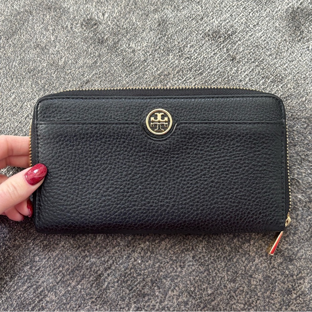 NWT - Tory Burch Wallet w/Front pocket